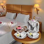 Minos Otel 4*