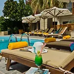 Minos Otel 4*