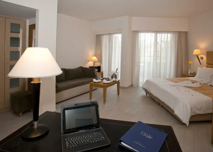 Minos Hotel 4*
