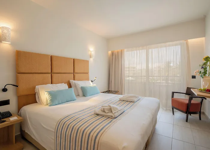 Minos Hotel 4*